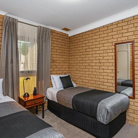 בנאלה Avondel Motor Inn מראה חיצוני תמונה