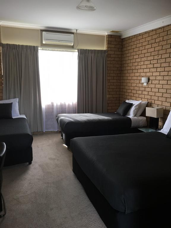 בנאלה Avondel Motor Inn מראה חיצוני תמונה