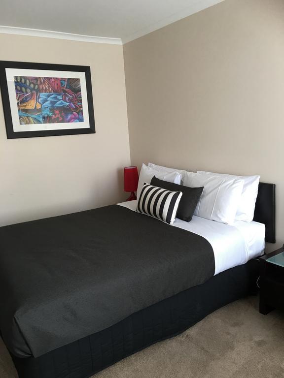 בנאלה Avondel Motor Inn מראה חיצוני תמונה