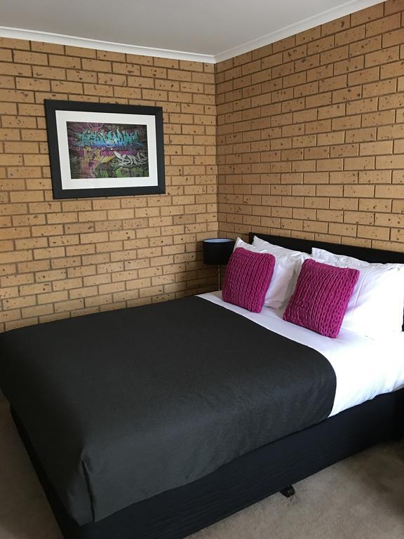 בנאלה Avondel Motor Inn מראה חיצוני תמונה